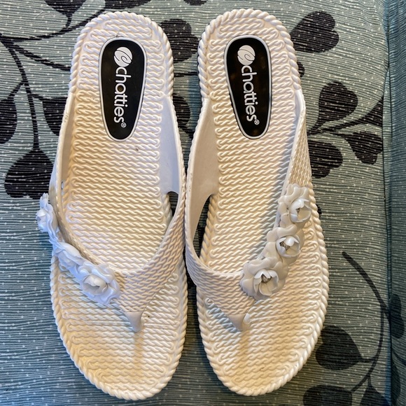 Chatties White Floral Sandals Large 8/10 Womens - Picture 2 of 9
